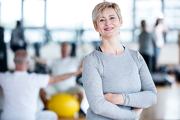 포토 JPG 외국인 여자 노년 남자 실내 건강 여러명 성인 팔짱 헬스 헬스장 의료성형뷰티 국내포토 다수 모션 사람 인종 내부 운동 파일형식