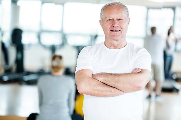 포토 JPG 외국인 노년 남자 실내 건강 한명 성인 팔짱 헬스 헬스장 의료성형뷰티 국내포토 1 모션 사람 인종 내부 운동 파일형식
