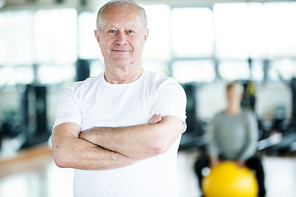 포토 JPG 외국인 노년 남자 실내 건강 한명 성인 팔짱 헬스 헬스장 의료성형뷰티 국내포토 1 모션 사람 인종 내부 운동 파일형식