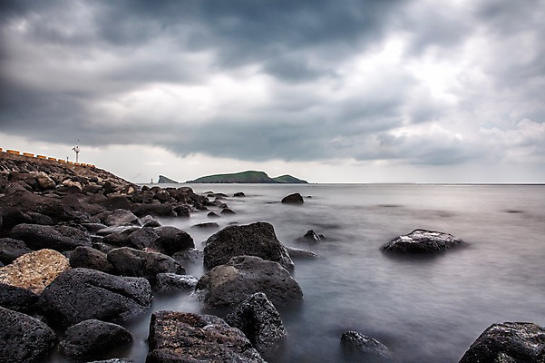 포토 JPG 주간 구름 바다 풍경 사람없음 야외 제주도 돌_바위 장노출 차귀도 국내포토 자연요소 섬 한국 촬영기법 파일형식