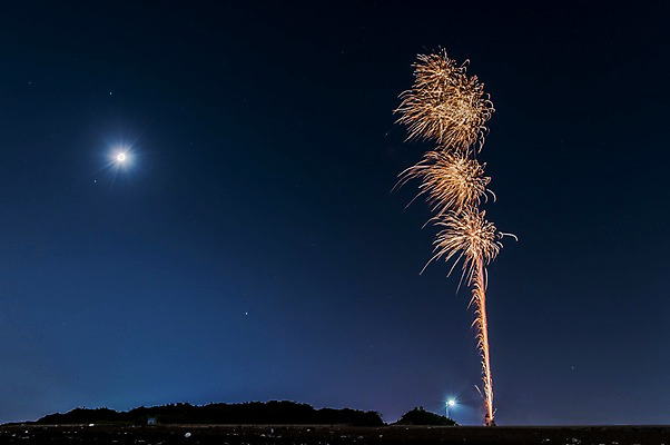 포토 JPG 야경 불꽃놀이 사람없음 야외 제주도 달 국내포토 자연요소 놀이 한국 야간 파일형식 풍경_경치