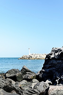 포토 JPG 주간 바다 하늘 풍경 사람없음 야외 제주도 돌_바위 방파제 테트라포드 국내포토 자연요소 공공시설 한국 파일형식