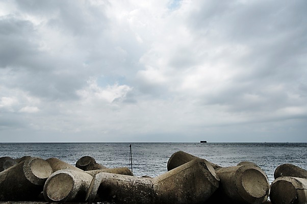 포토 JPG 주간 바다 풍경 사람없음 야외 제주도 먹구름 방파제 차귀도 테트라포드 국내포토 자연요소 공공시설 섬 한국 파일형식 구름_자연