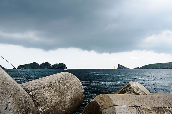 포토 JPG 주간 바다 풍경 사람없음 야외 제주도 먹구름 방파제 흐림 외도 차귀도 테트라포드 국내포토 자연요소 공공시설 섬 날씨 한국 거제 파일형식 구름_자연