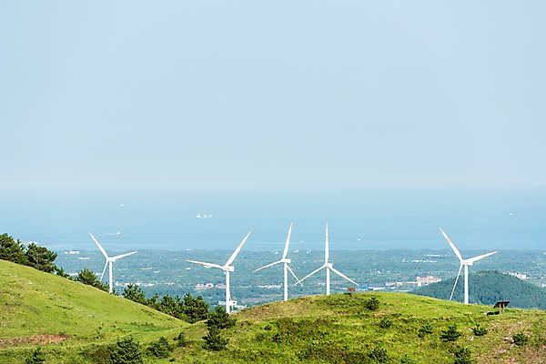 포토 JPG 주간 자연 하늘 풍경 사람없음 야외 제주도 풍력에너지 거미오름 국내포토 자연요소 한국 그린에너지 생태계 오름 파일형식