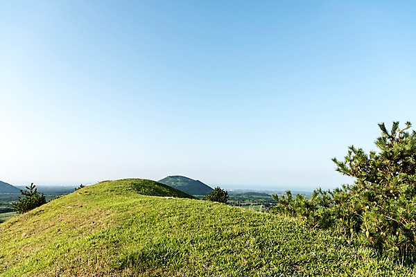 포토 JPG 주간 자연 하늘 풍경 사람없음 야외 제주도 오름 거미오름 국내포토 자연요소 한국 생태계 파일형식