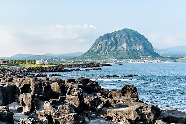 포토 JPG 주간 바다 풍경 사람없음 야외 제주도 돌_바위 산방산 국내포토 자연요소 산 한국 파일형식