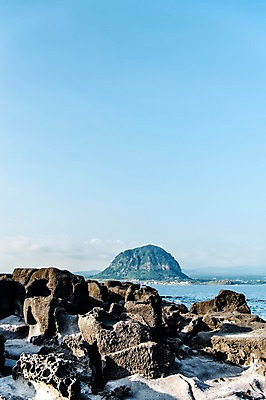 포토 자연요소 산 한국 제주도 파일형식 사람없음 풍경 JPG 주간 야외 바다 산방산 국내포토