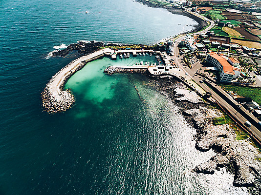 포토 JPG 주간 도로 바다 풍경 해변 사람없음 야외 하이앵글 제주시 항공촬영 애월읍 국내포토 자연요소 길 뷰포인트 교통시설 제주도 파일형식