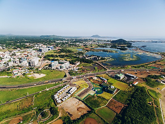 포토 JPG 주간 바다 밭 논 풍경 해변 사람없음 야외 하이앵글 제주도 농경지 마을 항공촬영 성산읍 국내포토 자연요소 뷰포인트 농업 한국 농장 서귀포 파일형식