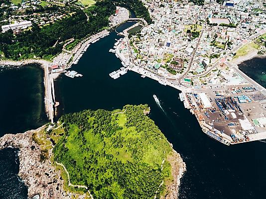 포토 JPG 주간 바다 풍경 사람없음 야외 하이앵글 제주도 항공촬영 서귀포 서귀포항 새섬 국내포토 자연요소 뷰포인트 섬 한국 항구 파일형식