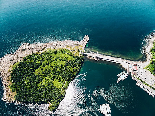 포토 JPG 주간 바다 풍경 사람없음 야외 하이앵글 제주도 항공촬영 서귀포 서귀포항 새섬 국내포토 자연요소 뷰포인트 섬 한국 항구 파일형식