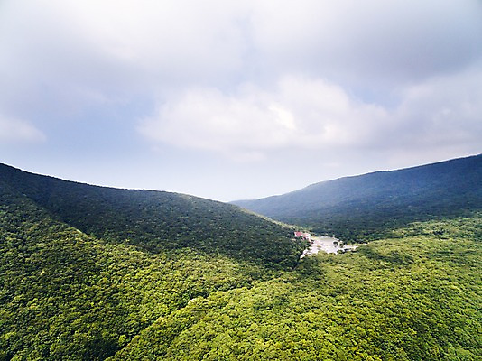 포토 JPG 주간 나무 구름 풍경 사람없음 야외 하이앵글 제주도 숲 한라산 항공촬영 무수천 국내포토 자연요소 식물 뷰포인트 산 한국 파일형식