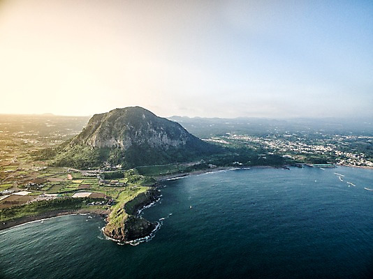 포토 JPG 주간 바다 풍경 사람없음 야외 하이앵글 제주도 항공촬영 산방산 용머리해안 국내포토 자연요소 뷰포인트 산 한국 서귀포 파일형식