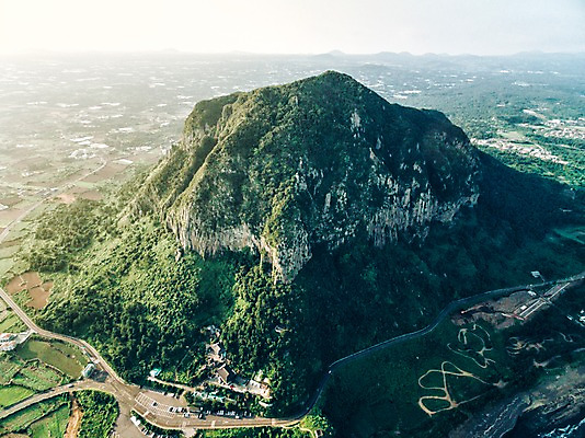 포토 JPG 주간 도로 산 풍경 사람없음 야외 하이앵글 제주도 농경지 항공촬영 산방산 국내포토 자연요소 길 뷰포인트 교통시설 한국 농장 파일형식