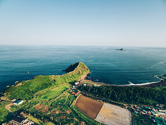 포토 JPG 주간 바다 풍경 사람없음 야외 하이앵글 제주도 항공촬영 용머리해안 형제섬 국내포토 자연요소 뷰포인트 섬 한국 서귀포 파일형식