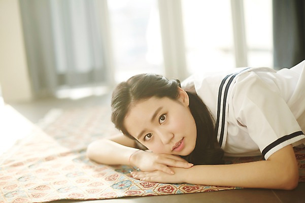 포토 JPG 응시 여자 엎드리기 실내 한명 상반신 20대 성인 옆모습 청춘 한국인 마린룩 뷰티라이프 청순 성인여자한명만 국내포토 1 라이프스타일 시선 옷 뷰포인트 컨셉 모션 사람 동양인 청년 내부 여자한명만 성인여자만 파일형식