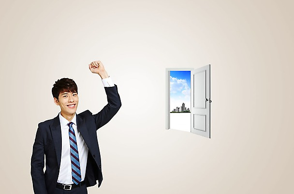 PSD 편집 편집이미지 남자 한명 정장 성인 손들기 문 한국인 구직 취업준비생 취업문 이미지편집 1 옷 컨셉 모션 사람 동양인 파일형식