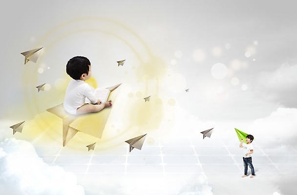 PSD 구름 편집 편집이미지 남자 어린이 두명 한국인 아기 종이비행기 이미지편집 자연요소 사람 동양인 종이접기 파일형식