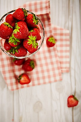 포토 JPG 스튜디오촬영 백그라운드 과일 딸기 실내 사람없음 아웃포커스 신선 천 유기농 제철과일 국내포토 웰빙 촬영기법 내부 직물 제철 파일형식