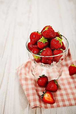 포토 JPG 스튜디오촬영 접시 백그라운드 과일 딸기 실내 사람없음 신선 천 유기농 유리접시 제철과일 국내포토 식기 웰빙 내부 직물 제철 파일형식