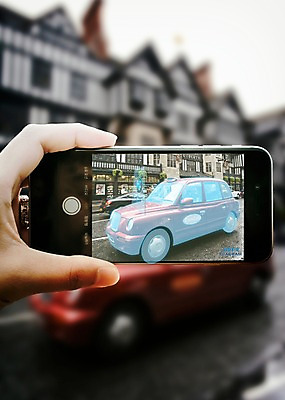 JPG 편집 편집이미지 손 자동차 거리 정보기술 신체부위 컴퓨터그래픽 그래픽 스마트폰 정보 디지털합성 합성 홀로그램 증강현실 편집실사 육상교통 기술 사람 핸드폰 스마트기기 CG 파일형식