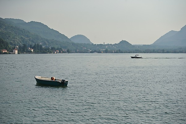 포토 JPG 주간 해외풍경 호수 자연 산 풍경 사람없음 야외 보트 스위스 국내포토 자연요소 해외 유럽 배_교통 생태계 파일형식