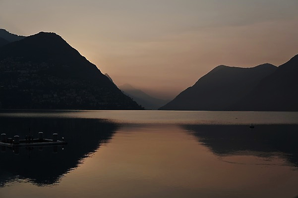 포토 JPG 주간 해외풍경 호수 자연 산 풍경 사람없음 야외 일몰 스위스 국내포토 자연요소 해외 유럽 노을 생태계 파일형식
