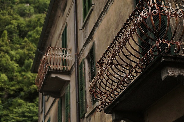 포토 JPG 주간 해외풍경 난간 풍경 사람없음 야외 건물 스위스 부식 국내포토 자연요소 해외 건축물 유럽 파일형식