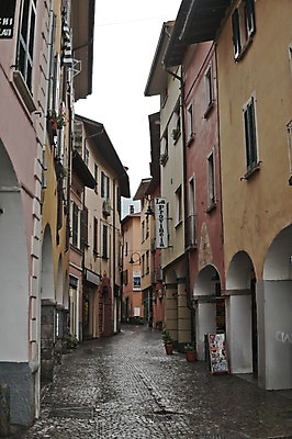 포토 JPG 주간 해외풍경 풍경 사람없음 야외 건물 마을 골목길 스위스 국내포토 자연요소 해외 건축물 유럽 길 파일형식