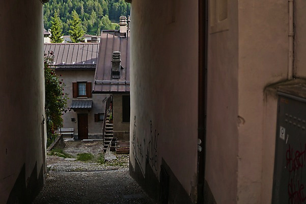 포토 JPG 주간 해외풍경 주택 풍경 사람없음 야외 마을 골목길 스위스 국내포토 자연요소 해외 유럽 길 건물 파일형식