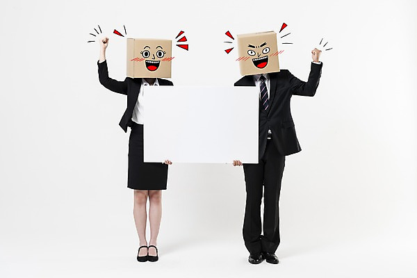 포토 JPG 스튜디오촬영 전신 배너 여자 남자 사각프레임 광고판 알림판 실내 서기 웃음 들기 정장 20대 성인 두명 앞모습 30대 비즈니스라이프 파이팅 주먹 한국인 비즈니스맨 비즈니스우먼 종이상자 성인만 국내포토 라이프스타일 옷 뷰포인트 비즈니스 모션 프레임 표정 사람 동양인 청년 내부 장년 상자 사각형 직장인 판 파일형식