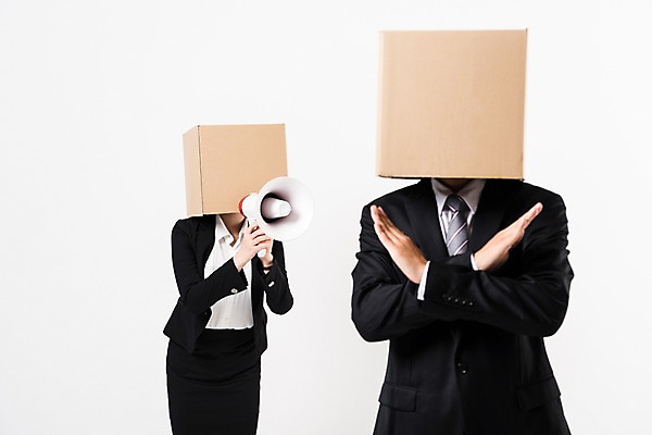 포토 JPG 스튜디오촬영 여자 남자 실내 서기 들기 정장 상반신 20대 성인 두명 앞모습 30대 비즈니스라이프 확성기 외침 한국인 금지 비즈니스맨 비즈니스우먼 X 꾸지람 종이상자 아니오 반대 성인만 국내포토 라이프스타일 알파벳 옷 뷰포인트 비즈니스 모션 사람 동양인 청년 내부 장년 상자 소리 직장인 체벌 파일형식