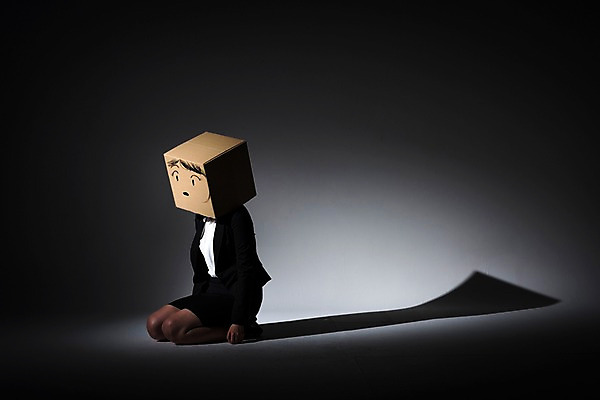 포토 JPG 스튜디오촬영 전신 여자 생각 실내 그림자 한명 앉기 20대 성인 옆모습 비즈니스라이프 어둠 한국인 슬픔 비즈니스우먼 좌절 무릎꿇기 종이상자 고민 치마정장 성인여자한명만 주저앉기 PTSD 국내포토 1 라이프스타일 감정 뷰포인트 컨셉 비즈니스 모션 사람 동양인 정장 청년 내부 치마 상자 직장인 질병 여자한명만 성인여자만 파일형식