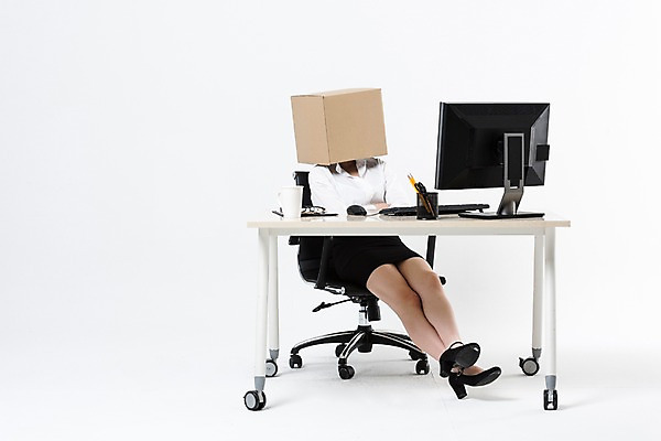 포토 JPG 스튜디오촬영 전신 여자 여유 실내 한명 앉기 20대 성인 앞모습 비즈니스라이프 컴퓨터 한국인 다리꼬기 비즈니스우먼 종이상자 고민 치마정장 사무용의자 사무용책상 성인여자한명만 국내포토 1 라이프스타일 감정 뷰포인트 의자 비즈니스 모션 사람 동양인 정장 청년 내부 전자제품 치마 상자 직장인 책상 여자한명만 성인여자만 파일형식