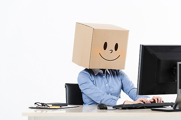 포토 JPG 스튜디오촬영 여자 실내 한명 미소 앉기 상반신 20대 성인 앞모습 비즈니스라이프 컴퓨터 모니터 한국인 업무 비즈니스우먼 종이상자 사무용의자 사무용책상 성인여자한명만 국내포토 1 라이프스타일 뷰포인트 의자 비즈니스 모션 표정 사람 동양인 청년 내부 전자제품 상자 작업 직장인 책상 여자한명만 성인여자만 파일형식