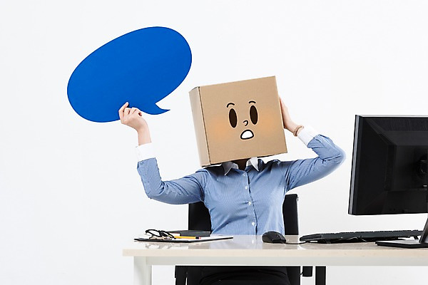 포토 JPG 스튜디오촬영 여자 말풍선 생각 실내 한명 들기 앉기 상반신 20대 성인 앞모습 비즈니스라이프 컴퓨터 모니터 한국인 업무 비즈니스우먼 종이상자 고민 사무용의자 사무용책상 성인여자한명만 국내포토 1 라이프스타일 감정 뷰포인트 의자 비즈니스 모션 사람 동양인 청년 내부 전자제품 상자 작업 직장인 책상 여자한명만 성인여자만 파일형식