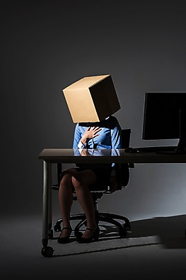 포토 JPG 스튜디오촬영 전신 여자 실내 한명 앉기 손짓 20대 성인 앞모습 비즈니스라이프 어둠 고통 한국인 비즈니스우먼 종이상자 치마정장 가슴통증 사무용의자 사무용책상 답답함 성인여자한명만 PTSD 국내포토 1 라이프스타일 감정 뷰포인트 의자 비즈니스 모션 사람 동양인 정장 청년 내부 치마 상자 직장인 감각 질병 책상 여자한명만 성인여자만 파일형식