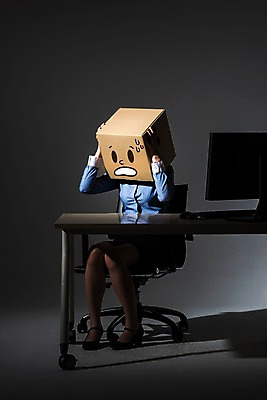 포토 JPG 스튜디오촬영 전신 여자 스트레스 실내 한명 앉기 손짓 20대 성인 옆모습 비즈니스라이프 어둠 고통 한국인 짜증 비즈니스우먼 종이상자 고민 두통 치마정장 사무용의자 사무용책상 성인여자한명만 국내포토 1 라이프스타일 감정 뷰포인트 의자 비즈니스 모션 사람 동양인 정장 청년 내부 치마 상자 직장인 질병 책상 여자한명만 성인여자만 파일형식