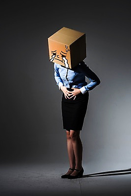 포토 JPG 스튜디오촬영 전신 여자 실내 한명 서기 손짓 20대 성인 앞모습 비즈니스라이프 어둠 고통 한국인 비즈니스우먼 종이상자 눈물 치마정장 복통 생리통 성인여자한명만 국내포토 1 라이프스타일 감정 뷰포인트 비즈니스 모션 사람 동양인 정장 청년 내부 치마 상자 직장인 질병 여자한명만 성인여자만 파일형식