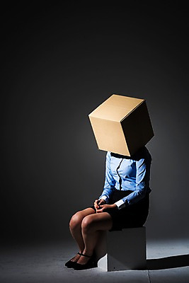 포토 JPG 스튜디오촬영 전신 여자 실내 고개숙이기 그림자 한명 앉기 20대 성인 옆모습 비즈니스라이프 어둠 한국인 슬픔 비즈니스우먼 좌절 종이상자 고민 성인여자한명만 PTSD 국내포토 1 라이프스타일 감정 뷰포인트 컨셉 비즈니스 모션 숙이기 사람 동양인 청년 내부 상자 직장인 질병 여자한명만 성인여자만 파일형식