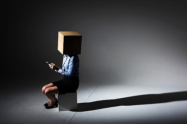 포토 JPG 스튜디오촬영 전신 여자 실내 그림자 한명 들기 앉기 20대 성인 옆모습 비즈니스라이프 스마트폰 하이앵글 어둠 터치 한국인 비즈니스우먼 종이상자 검색 치마정장 성인여자한명만 PTSD 국내포토 1 라이프스타일 뷰포인트 비즈니스 모션 사람 동양인 정장 청년 내부 핸드폰 스마트기기 치마 상자 직장인 질병 여자한명만 성인여자만 파일형식