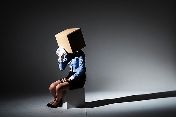 포토 JPG 스튜디오촬영 전신 여자 실내 그림자 한명 앉기 20대 성인 옆모습 비즈니스라이프 어둠 한국인 슬픔 비즈니스우먼 울음 종이상자 손수건 닦기 치마정장 실연 성인여자한명만 PTSD 국내포토 1 라이프스타일 감정 뷰포인트 비즈니스 모션 표정 사람 동양인 정장 청년 내부 치마 상자 직장인 질병 여자한명만 성인여자만 파일형식