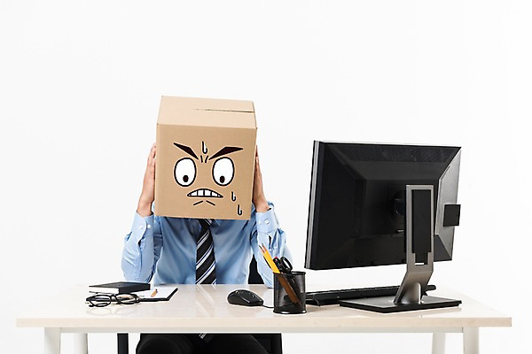 포토 JPG 스튜디오촬영 남자 생각 실내 한명 앉기 정장 상반신 성인 앞모습 30대 비즈니스라이프 모니터 한국인 비즈니스맨 종이상자 고민 사무용책상 식은땀 성인남자한명만 국내포토 1 라이프스타일 옷 감정 뷰포인트 비즈니스 모션 사람 동양인 내부 장년 컴퓨터 상자 직장인 책상 남자한명만 성인남자만 파일형식