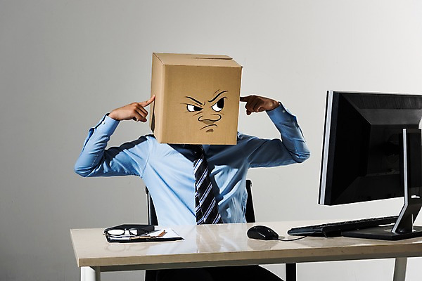 포토 JPG 스튜디오촬영 남자 스트레스 실내 한명 앉기 정장 손짓 상반신 성인 앞모습 30대 비즈니스라이프 모니터 한국인 비즈니스맨 종이상자 귀막기 잔소리 사무용책상 성인남자한명만 국내포토 1 라이프스타일 옷 뷰포인트 비즈니스 모션 사람 동양인 내부 장년 컴퓨터 상자 직장인 책상 남자한명만 성인남자만 파일형식