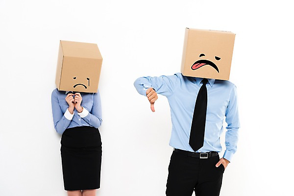 포토 JPG 스튜디오촬영 여자 남자 실내 서기 정장 손짓 상반신 20대 성인 두명 앞모습 30대 비즈니스라이프 한국인 슬픔 비즈니스맨 비즈니스우먼 무서움 종이상자 치마정장 불쾌함 성희롱 야유 성인만 국내포토 라이프스타일 옷 감정 뷰포인트 비즈니스 모션 사람 동양인 청년 내부 장년 치마 상자 직장인 성범죄 파일형식