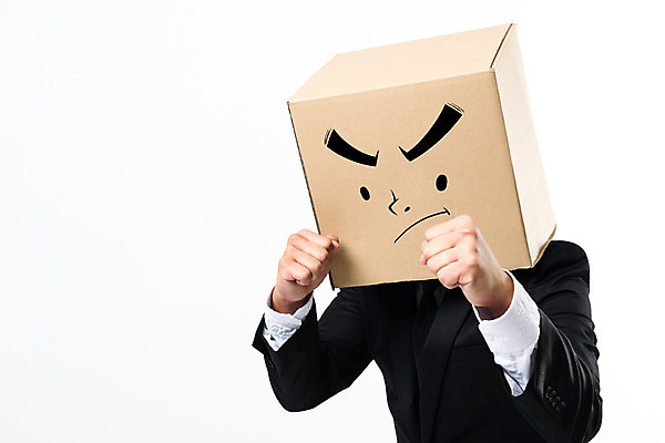 포토 JPG 스튜디오촬영 남자 실내 한명 서기 정장 상반신 성인 앞모습 30대 비즈니스라이프 주먹 한국인 분노 비즈니스맨 종이상자 싸움 성인남자한명만 국내포토 1 라이프스타일 옷 감정 뷰포인트 비즈니스 모션 사람 동양인 내부 장년 상자 직장인 남자한명만 성인남자만 파일형식