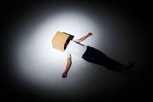 포토 JPG 스튜디오촬영 전신 여자 실내 한명 20대 성인 앞모습 비즈니스라이프 눕기 어둠 한국인 비즈니스우먼 좌절 고독 종이상자 성인여자한명만 국내포토 1 라이프스타일 감정 뷰포인트 컨셉 비즈니스 모션 사람 동양인 청년 내부 상자 직장인 여자한명만 성인여자만 파일형식