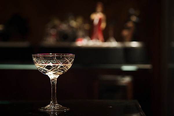 포토 JPG 와인잔 식탁 잔 실내 사람없음 아웃포커스 오브젝트 국내포토 식기 술잔 탁자 촬영기법 내부 파일형식