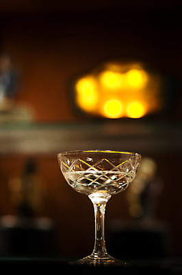 포토 JPG 와인잔 촛불 식탁 잔 실내 사람없음 아웃포커스 오브젝트 국내포토 식기 술잔 초 탁자 촬영기법 내부 파일형식